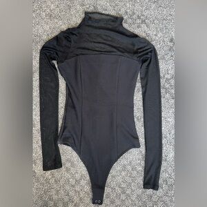 NWT A&F Women’s Long-Sleeve Mesh Crepe Mockneck Bodysuit in black size: Small